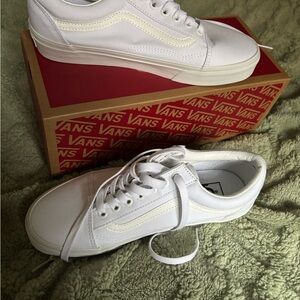 BRAND NEW in BOX Vans Old Skool White Sneakers